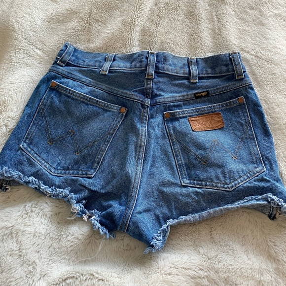 Wrangler high waisted jean shorts - Picture 1 of 3
